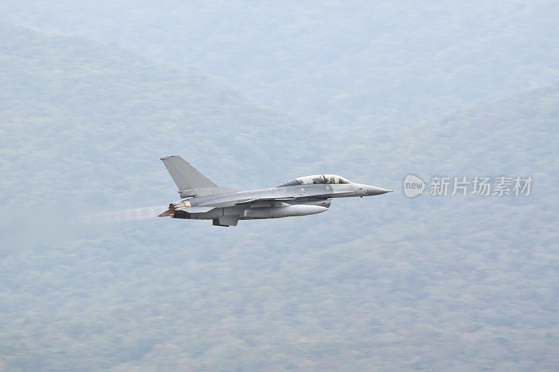 f - 16战斗机飞行